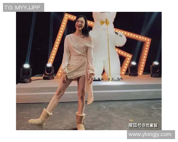 足球明星与女友浪漫吻戏背后的甜蜜故事与感人瞬间